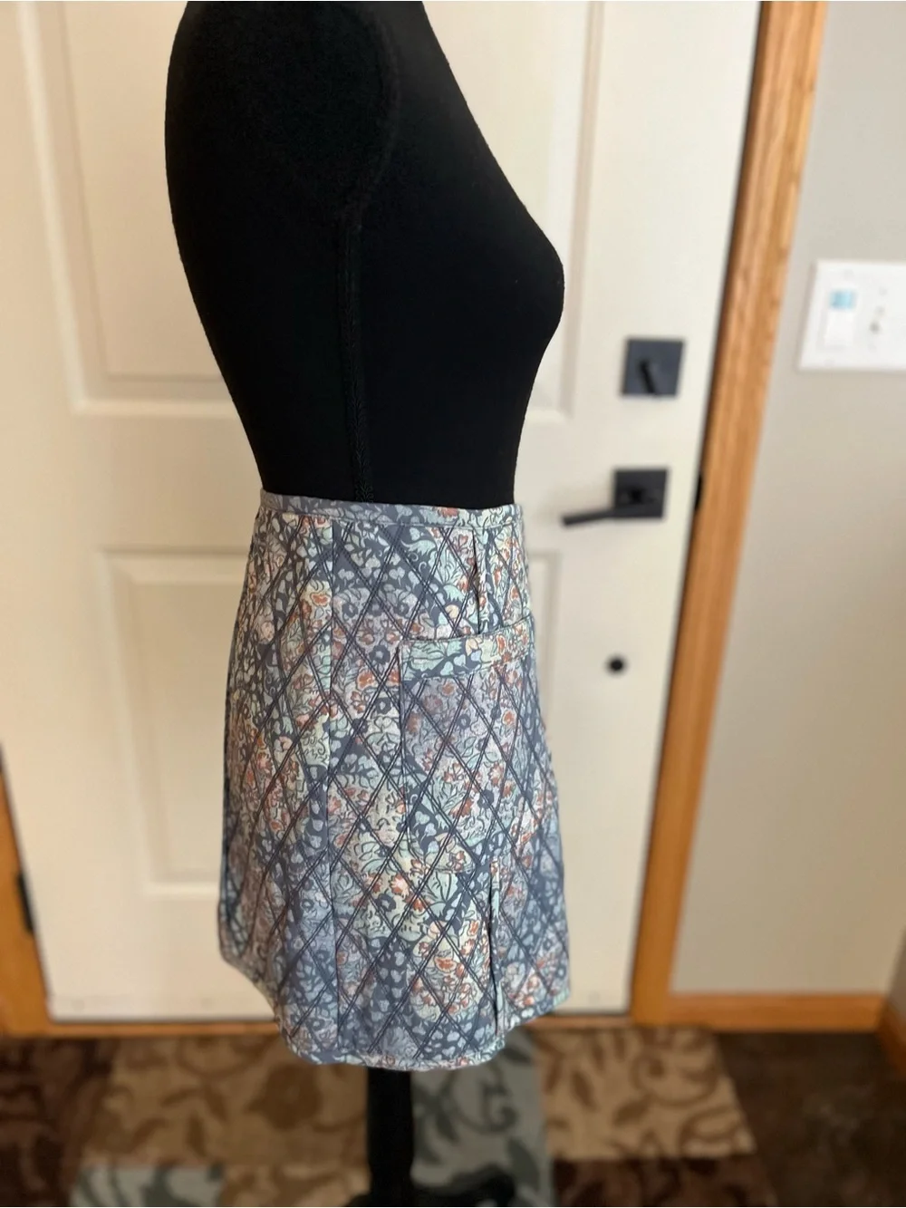 New women’s Free People Darla diamond quilted blue floral tapestry mini skirt.12